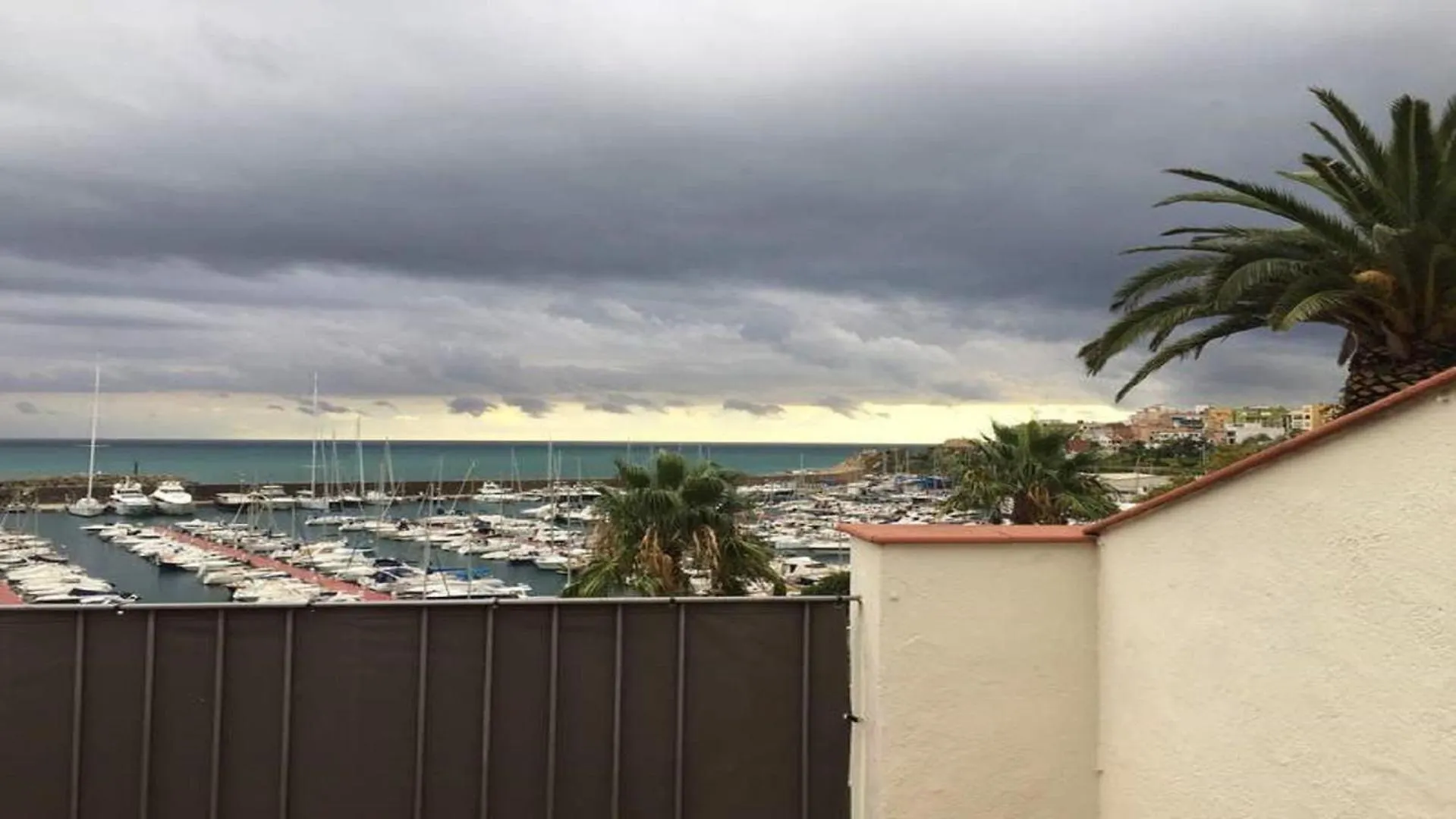Apartamentos Port Marina 帕拉莫斯